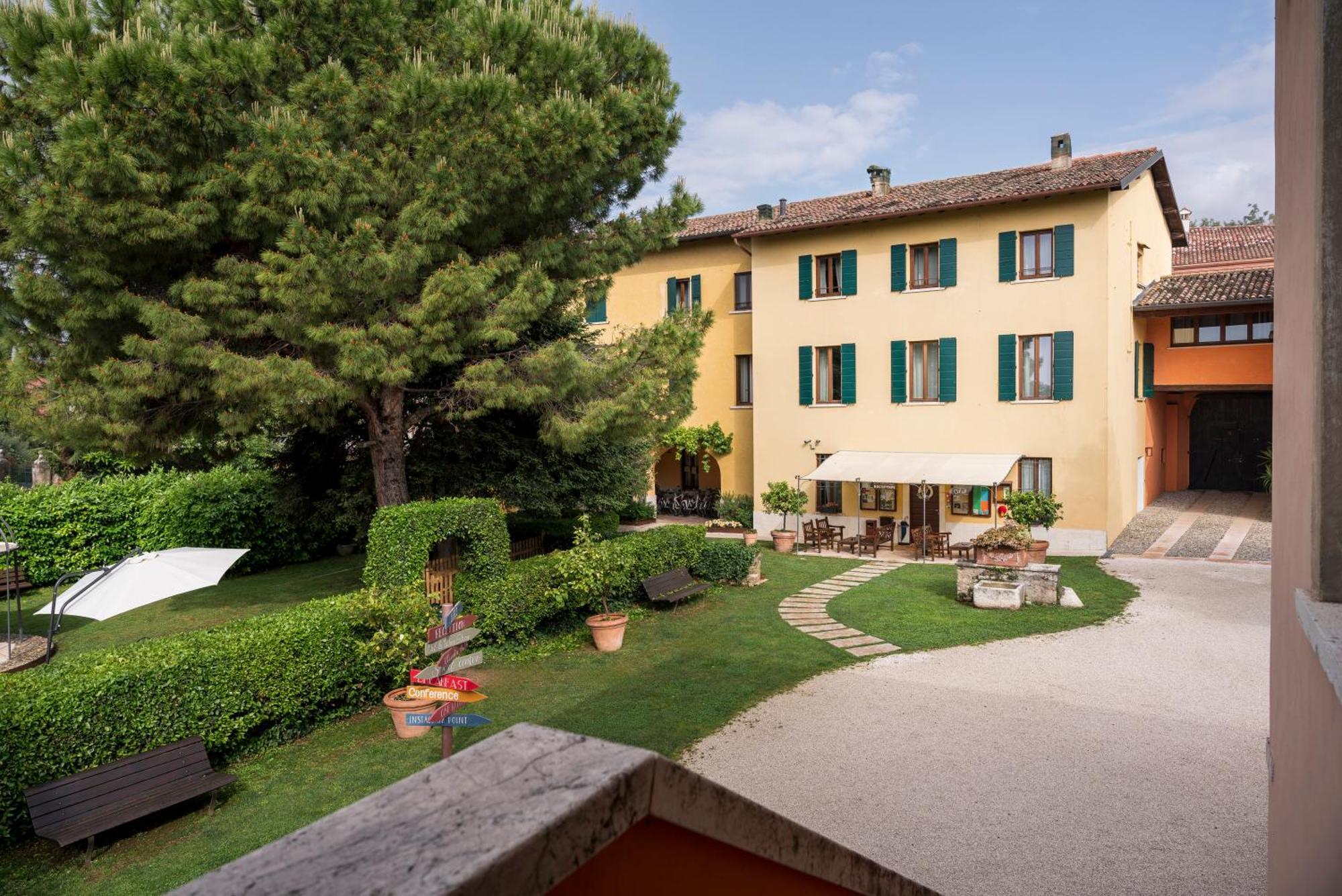 Agriturismo La Filanda Manerba del Garda Bagian luar foto